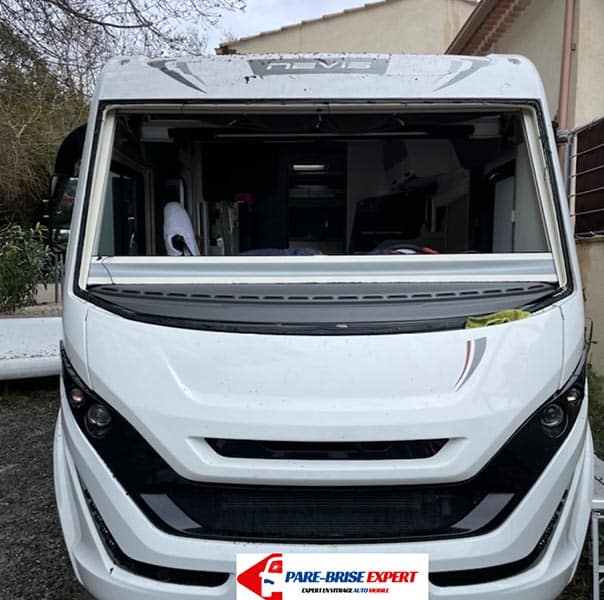 remplacement pare-brise poids lourd & camping cars-01 Réparation et remplacement pare-brise poids lourd & camping car - Pare-brise expert - Alpes-Maritimes & Var