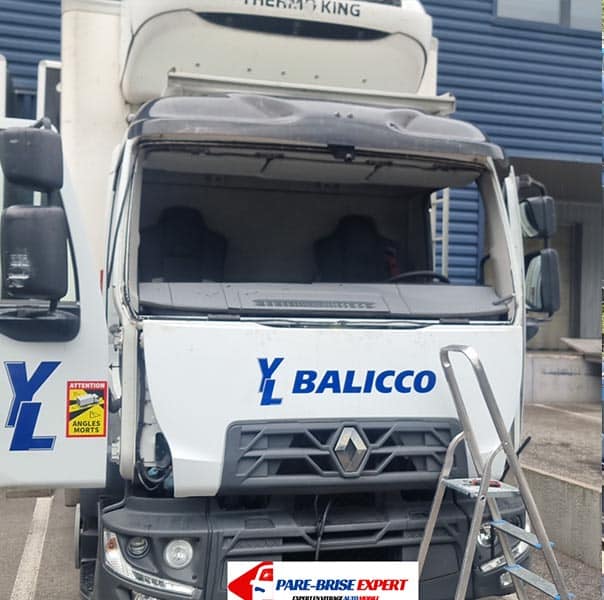 Réparation et remplacement pare-brise poids lourd & camping car - Pare-brise expert - Alpes-Maritimes & Var Réparation et remplacement pare-brise poids lourd & camping car - Pare-brise expert - Alpes-Maritimes & Var